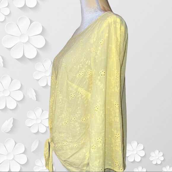 Nwot! Liz Claiborne lightweight yellow eyelet lace tie front top - Picture 3 of 7